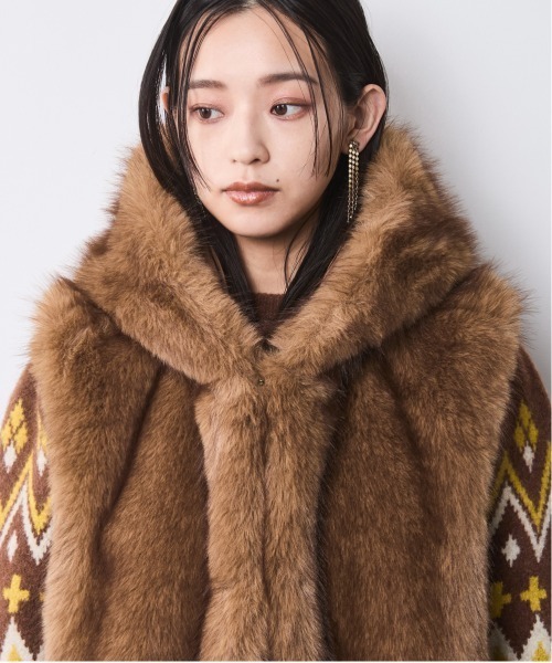 CHIC STYLE(シックスタイル)の「フェイクファーフーディマフラー<大きいサイズ有>シックスタイル(マフラー・レディース・キャメル/スミクロ・FREE)」の14枚目の写真