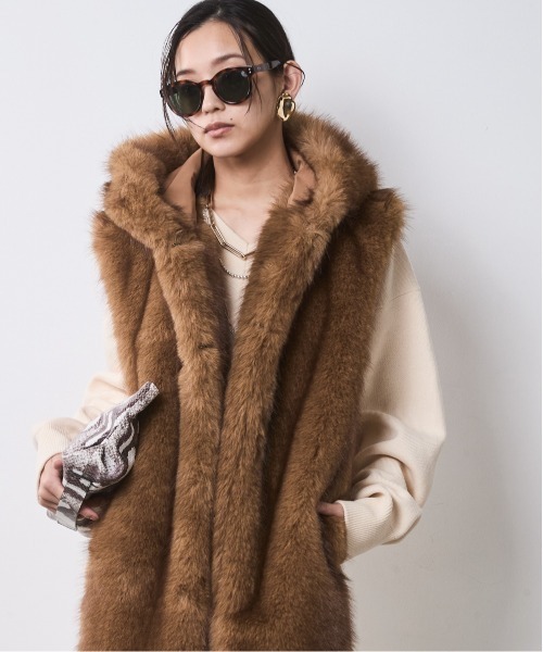CHIC STYLE(シックスタイル)の「フェイクファーフーディマフラー<大きいサイズ有>シックスタイル(マフラー・レディース・キャメル/スミクロ・FREE)」の21枚目の写真
