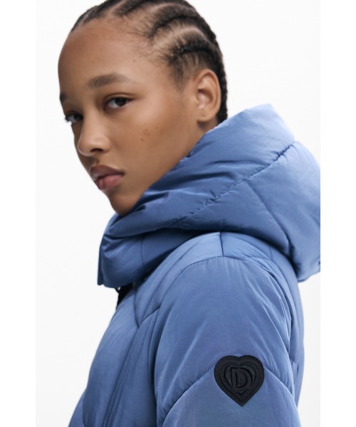 Desigual（デシグアル）の「イリデセント中綿ショートジャケット ブルー ミドル丈（ダウンジャケット/コート・レディース・ブルー・S/M/L/XS/XL）」の8枚目の写真