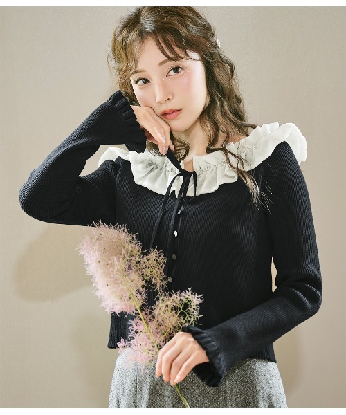 PEACH JOHN（ピーチジョン）の「フリルカラーニットトップス（カーディガン/ボレロ・レディース・ベージュ/ブラック/グレー・ONE SIZE）」の2枚目の写真