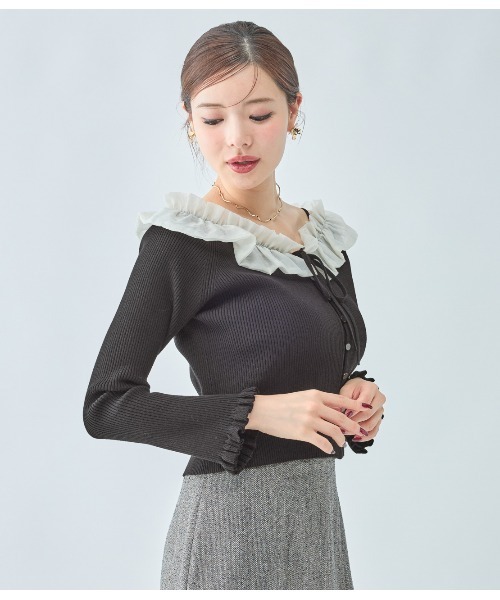 PEACH JOHN（ピーチジョン）の「フリルカラーニットトップス（カーディガン/ボレロ・レディース・ベージュ/ブラック/グレー・ONE SIZE）」の13枚目の写真