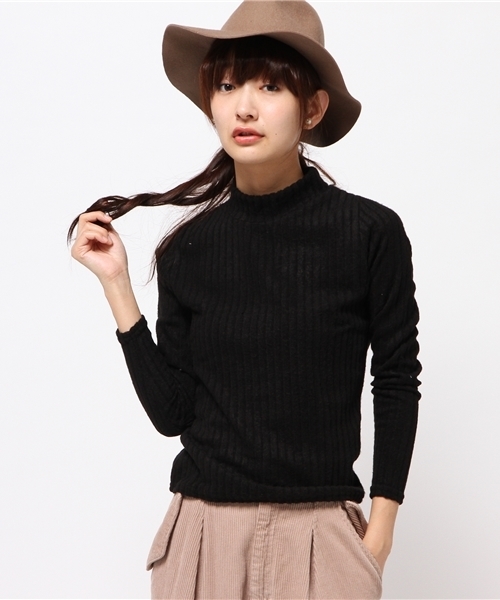 Discoat Parisien（ディスコートパリシアン）の「起毛ワイドリブハイネック（Tシャツ/カットソー・レディース・アイボリー/グレー/キャメル/ライトブルー/カーキ/ブラック・SMALL/MEDIUM/LARGE）」の3枚目の写真