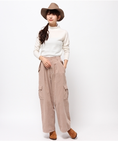 Discoat Parisien（ディスコートパリシアン）の「起毛ワイドリブハイネック（Tシャツ/カットソー・レディース・アイボリー/グレー/キャメル/ライトブルー/カーキ/ブラック・SMALL/MEDIUM/LARGE）」の8枚目の写真