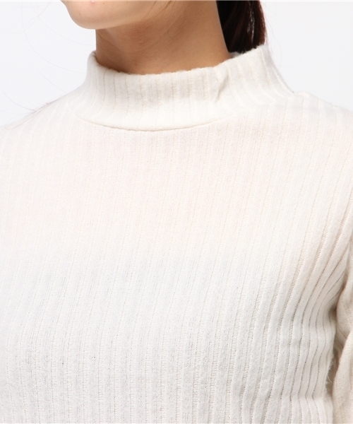 Discoat Parisien（ディスコートパリシアン）の「起毛ワイドリブハイネック（Tシャツ/カットソー・レディース・アイボリー/グレー/キャメル/ライトブルー/カーキ/ブラック・SMALL/MEDIUM/LARGE）」の9枚目の写真