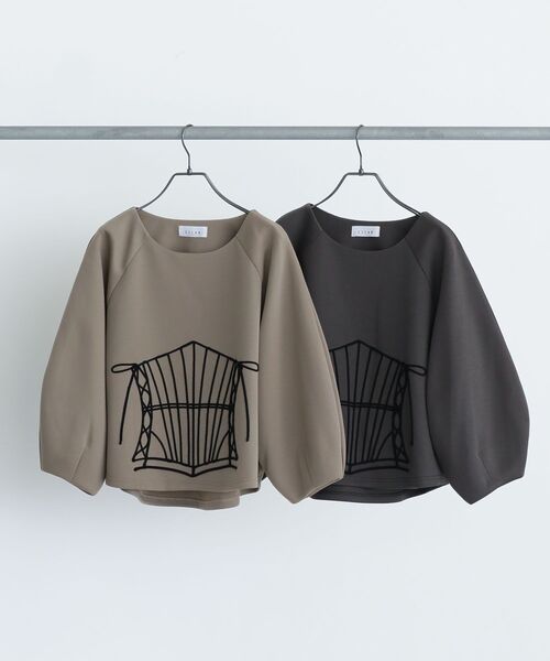 ESCAR（エスカー）の「■ESCAR コルセットコード刺繍プルオーバー（Tシャツ/カットソー・レディース・モカ/チャコールグレー・FREE）」の3枚目の写真