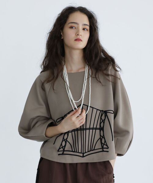 ESCAR（エスカー）の「■ESCAR コルセットコード刺繍プルオーバー（Tシャツ/カットソー・レディース・モカ/チャコールグレー・FREE）」の9枚目の写真