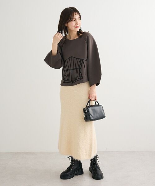 ESCAR（エスカー）の「■ESCAR コルセットコード刺繍プルオーバー（Tシャツ/カットソー・レディース・モカ/チャコールグレー・FREE）」の12枚目の写真