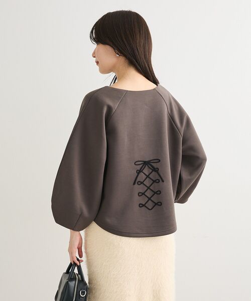 ESCAR（エスカー）の「■ESCAR コルセットコード刺繍プルオーバー（Tシャツ/カットソー・レディース・モカ/チャコールグレー・FREE）」の16枚目の写真