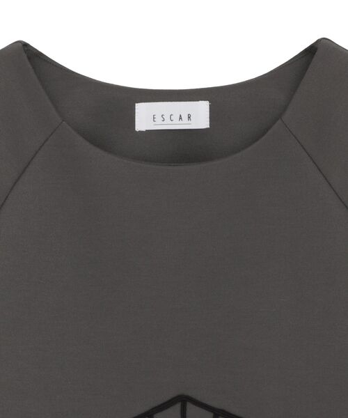 ESCAR（エスカー）の「■ESCAR コルセットコード刺繍プルオーバー（Tシャツ/カットソー・レディース・モカ/チャコールグレー・FREE）」の19枚目の写真