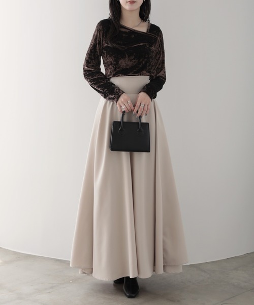 nouvellemoi(ヌーベルモイ)の「アシメネックベロアプルオーバー(その他トップス・レディース・ゴールド/チャコール/ブラウン/ブラック・M)」の12枚目の写真