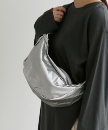 colleca la（コレカラ）の「メタリックバナナショルダーバッグ（ショルダーバッグ）」