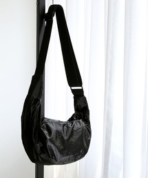 colleca la（コレカラ）の「メタリックバナナショルダーバッグ（ショルダーバッグ）」