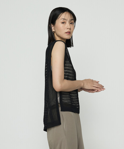 Gabardine K.T（ギャバジンケーティー）の「コイルヤーン レーシーベスト（ベスト・レディース・ブラック/グレー・9号）」の2枚目の写真
