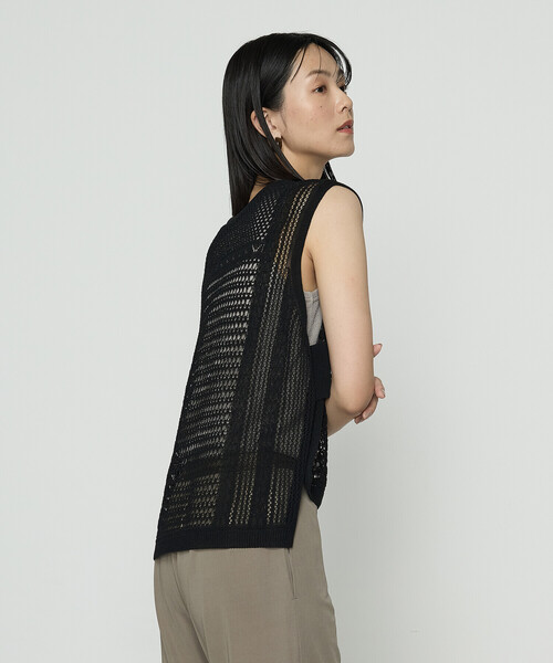 Gabardine K.T（ギャバジンケーティー）の「コイルヤーン レーシーベスト（ベスト・レディース・ブラック/グレー・9号）」の15枚目の写真