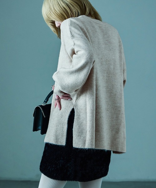 Fashion Letter(ファッションレター)の「サイドスリット オーバーサイズ ロングニットプルオーバー(ニット/セーター・レディース・オートミール/チャコール/オレンジ/グレイッシュベージュ/ライトブルー/ブルー・M)」の15枚目の写真