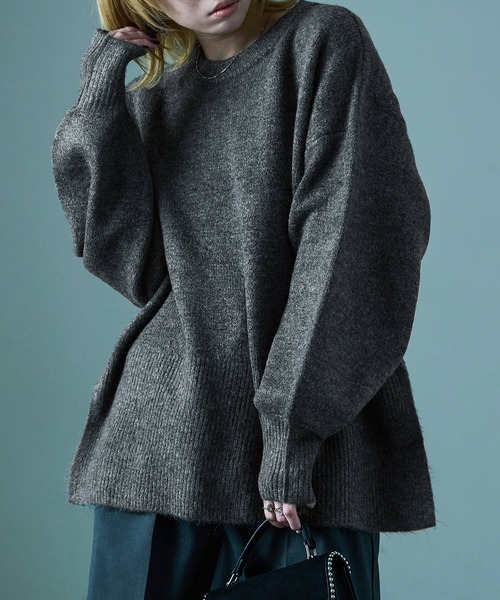 Fashion Letter(ファッションレター)の「サイドスリット オーバーサイズ ロングニットプルオーバー(ニット/セーター・レディース・オートミール/チャコール/オレンジ/グレイッシュベージュ/ライトブルー/ブルー・M)」の19枚目の写真