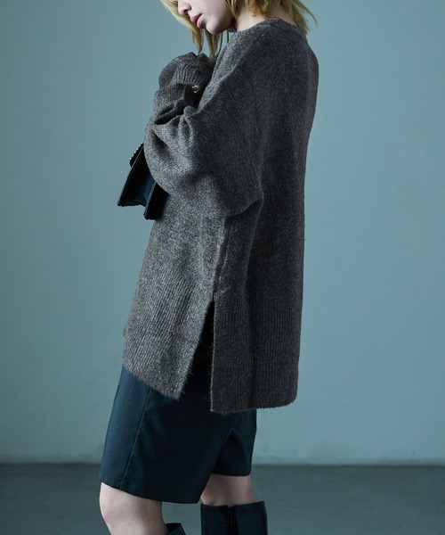 Fashion Letter(ファッションレター)の「サイドスリット オーバーサイズ ロングニットプルオーバー(ニット/セーター・レディース・オートミール/チャコール/オレンジ/グレイッシュベージュ/ライトブルー/ブルー・M)」の21枚目の写真