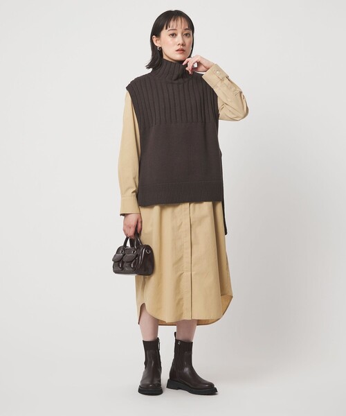 green label relaxing(グリーンレーベルリラクシング)の「ニット ベスト × シャツ ワンピース セット(シャツワンピース・レディース・オフホワイト/ブラウン系/ダークグレー・FREE)」の4枚目の写真