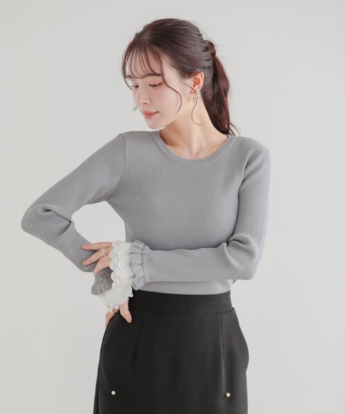 Fit more（フィットモア）の「スカラップフリルカフス長袖リブニット（ニット/セーター・レディース・グレー/ブラック/ホワイト・FREE）」の4枚目の写真