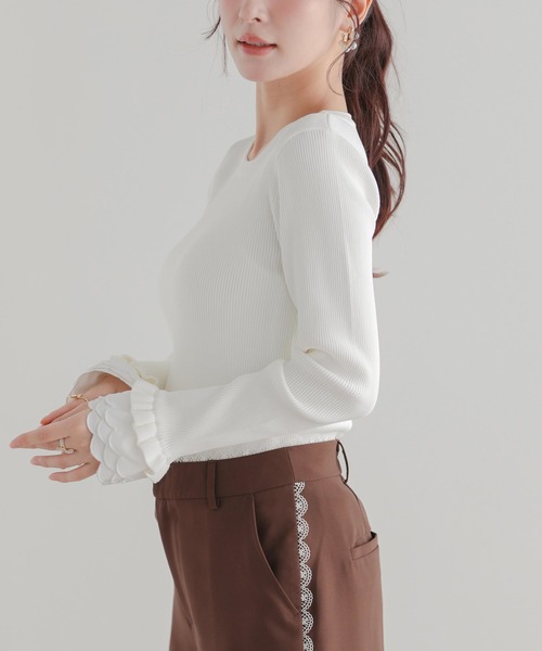 Fit more（フィットモア）の「スカラップフリルカフス長袖リブニット（ニット/セーター・レディース・グレー/ブラック/ホワイト・FREE）」の13枚目の写真