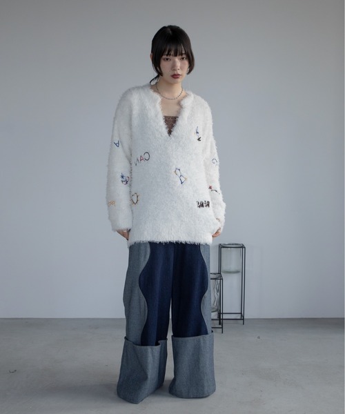 VACANCY(ヴァカンシー)の「アート柄ランダム刺繍キーネックニット(ニット/セーター・レディース・グレー/ホワイト/ネイビー・FREE)」の12枚目の写真