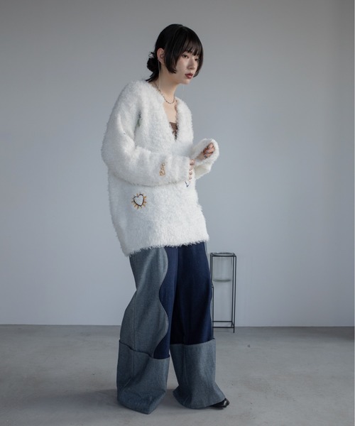 VACANCY(ヴァカンシー)の「アート柄ランダム刺繍キーネックニット(ニット/セーター・レディース・グレー/ホワイト/ネイビー・FREE)」の14枚目の写真