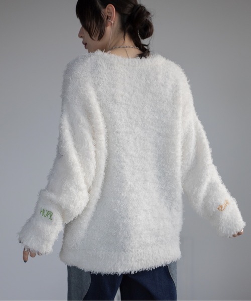 VACANCY(ヴァカンシー)の「アート柄ランダム刺繍キーネックニット(ニット/セーター・レディース・グレー/ホワイト/ネイビー・FREE)」の9枚目の写真