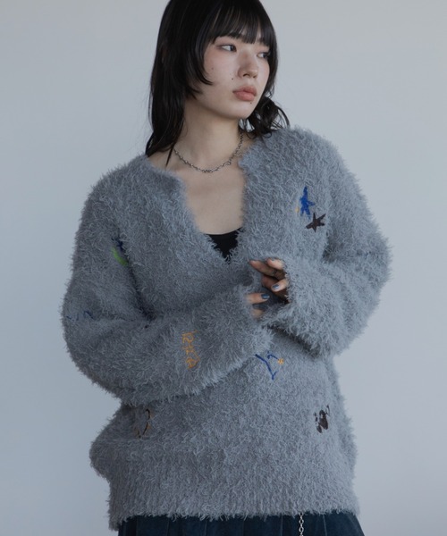 VACANCY(ヴァカンシー)の「アート柄ランダム刺繍キーネックニット(ニット/セーター・レディース・グレー/ホワイト/ネイビー・FREE)」の20枚目の写真