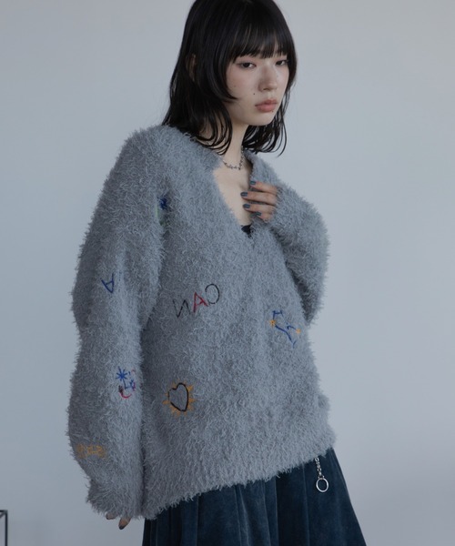 VACANCY(ヴァカンシー)の「アート柄ランダム刺繍キーネックニット(ニット/セーター・レディース・グレー/ホワイト/ネイビー・FREE)」の22枚目の写真