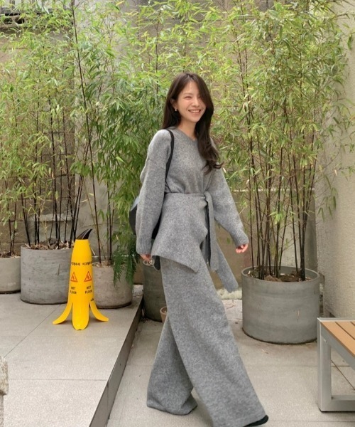 FAVORITO(ファヴォリート)の「ニットトップス+ショール+ワイドパンツ3枚セット(セットアップ・レディース・ダークグレー/ライトグレー/ベージュ・F)」の7枚目の写真