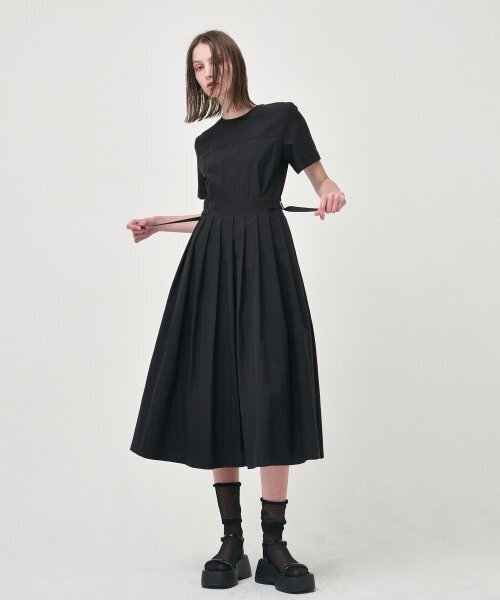 ETMON(エトモン)の「Half Sleeve Pleats Dress, Black(ワンピース・レディース・その他・MEDIUM/SMALL)」の1枚目の写真