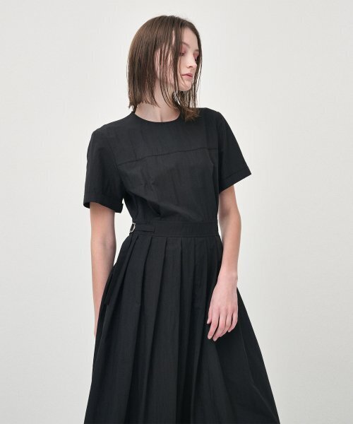 ETMON(エトモン)の「Half Sleeve Pleats Dress, Black(ワンピース・レディース・その他・MEDIUM/SMALL)」の2枚目の写真