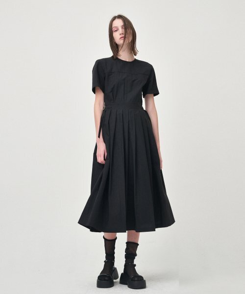 ETMON(エトモン)の「Half Sleeve Pleats Dress, Black(ワンピース・レディース・その他・MEDIUM/SMALL)」の4枚目の写真