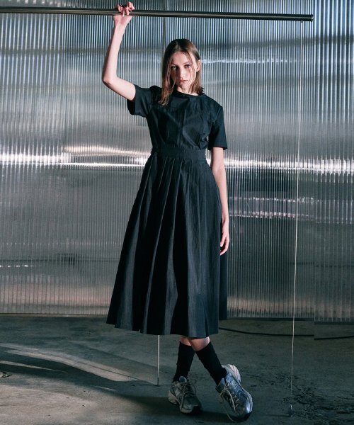 ETMON(エトモン)の「Half Sleeve Pleats Dress, Black(ワンピース・レディース・その他・MEDIUM/SMALL)」の6枚目の写真