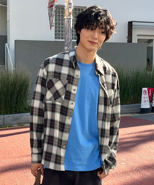 LEIRE（ルアール）の「ツーポケットオンブレチェックシャツ[ブラック]（シャツ/ブラウス・メンズ・その他・MEDIUM/LARGE/X-LARGE）」の2枚目の写真