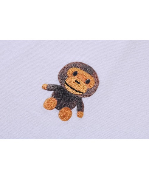 A BATHING APE(アベイシングエイプ)の「MILO PLUSH DOLL ONE POINT TEE(Tシャツ/カットソー・レディース・ブラック/ホワイト・SMALL/X-SMALL/MEDIUM)」の3枚目の写真