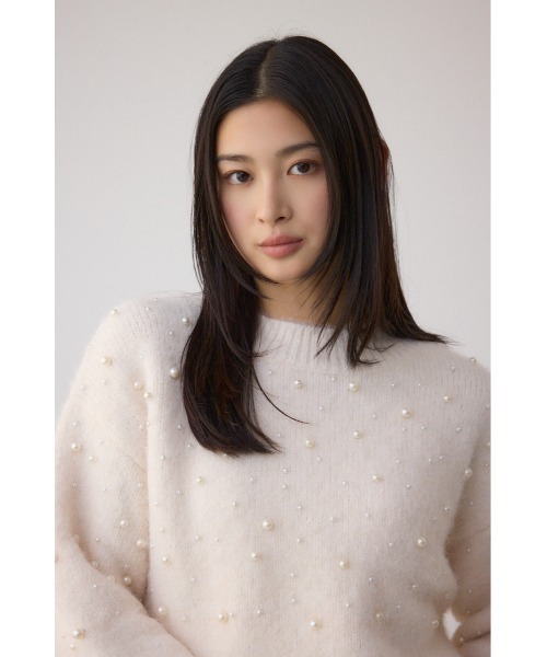 AZUL by moussy（アズールバイマウジー）の「パールビジューニットトップス（ニット/セーター・レディース・杢グレー/アイボリー/ボルドー・FREE）」の4枚目の写真