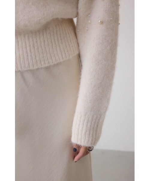 AZUL by moussy（アズールバイマウジー）の「パールビジューニットトップス（ニット/セーター・レディース・杢グレー/アイボリー/ボルドー・FREE）」の13枚目の写真