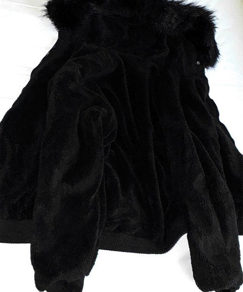 COSYHARU（コシハル）の「フェイクファークロップドフードブルゾン（ブルゾン・メンズ・ブラック・MEDIUM/LARGE）」の18枚目の写真