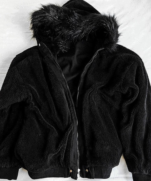 COSYHARU（コシハル）の「フェイクファークロップドフードブルゾン（ブルゾン・メンズ・ブラック・MEDIUM/LARGE）」の17枚目の写真