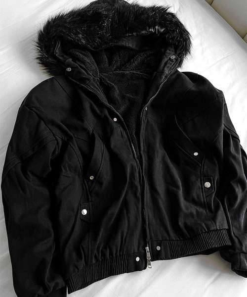 COSYHARU（コシハル）の「フェイクファークロップドフードブルゾン（ブルゾン・メンズ・ブラック・MEDIUM/LARGE）」の15枚目の写真