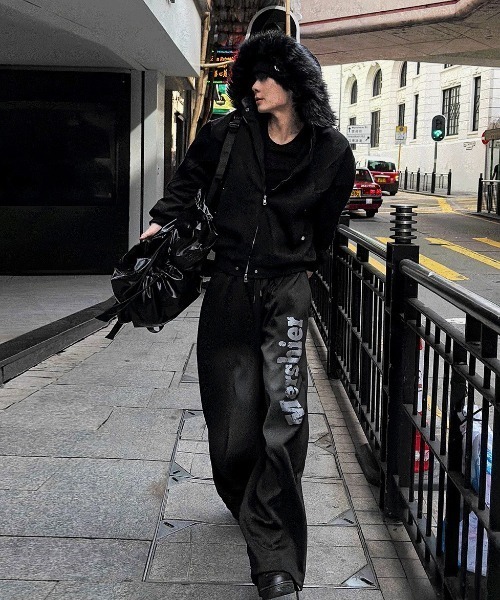 COSYHARU（コシハル）の「フェイクファークロップドフードブルゾン（ブルゾン・メンズ・ブラック・MEDIUM/LARGE）」の2枚目の写真