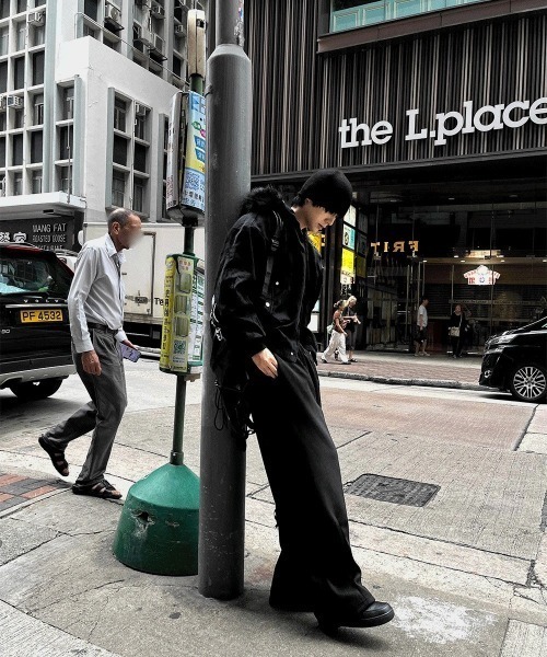 COSYHARU（コシハル）の「フェイクファークロップドフードブルゾン（ブルゾン・メンズ・ブラック・MEDIUM/LARGE）」の11枚目の写真