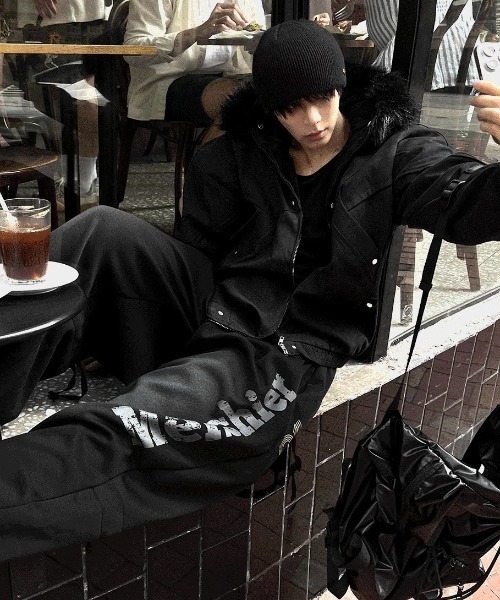 COSYHARU（コシハル）の「フェイクファークロップドフードブルゾン（ブルゾン・メンズ・ブラック・MEDIUM/LARGE）」の7枚目の写真