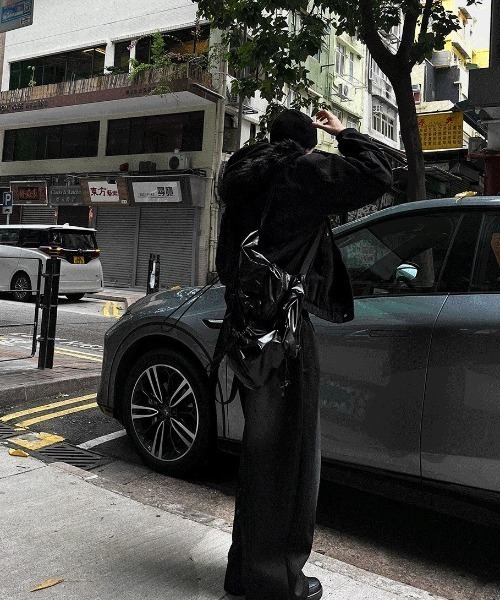 COSYHARU（コシハル）の「フェイクファークロップドフードブルゾン（ブルゾン・メンズ・ブラック・MEDIUM/LARGE）」の12枚目の写真