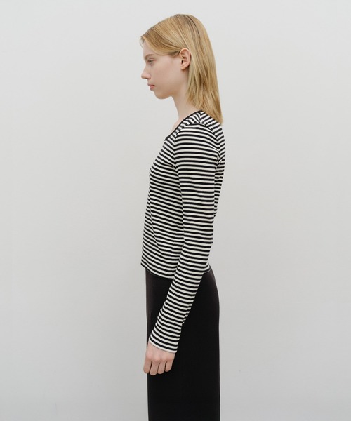 MARITHE + FRANCOIS GIRBAUD(マリテフランソワジルボー)の「W DEEP NECK LONG SLEEVE(Tシャツ/カットソー・レディース・Black/アイボリー/ヘザーグレー・MEDIUM/SMALL)」の5枚目の写真