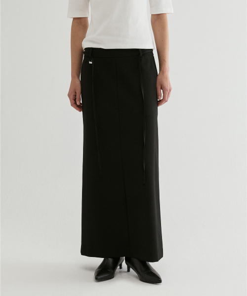 FROMWHERE(フロムウェア)の「Belted Straight Maxi Skirt Black(スカート・レディース・その他・SMALL/MEDIUM)」の1枚目の写真