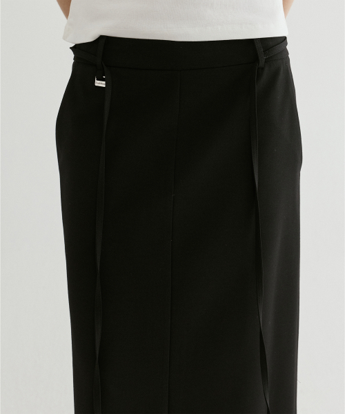 FROMWHERE(フロムウェア)の「Belted Straight Maxi Skirt Black(スカート・レディース・その他・SMALL/MEDIUM)」の3枚目の写真