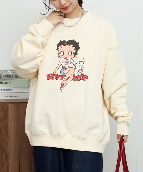 VISION STREET WEAR（ヴィジョンストリートウェア）の「【VISION STREET WEAR/ヴィジョンストリートウェア】×【BETTY BOOP/べティブ－プ】クルーネック スウェット トレーナー（スウェット・メンズ・チャコールグレー/オフホワイト/ライトグレー・M/L/LL）」の2枚目の写真