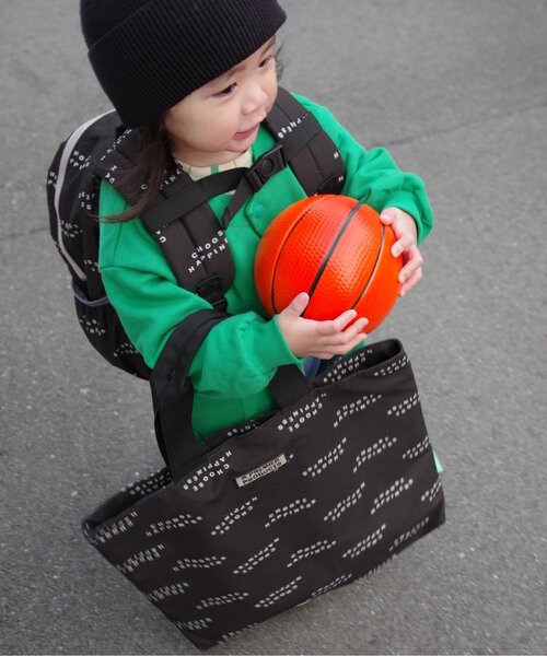 p.premier（ピードットプルミエ）の「ヘビロテしたい総柄レッスンバッグ（トートバッグ・キッズ・ブラック/オフホワイト/レッド/イエロー・FREE）」の6枚目の写真